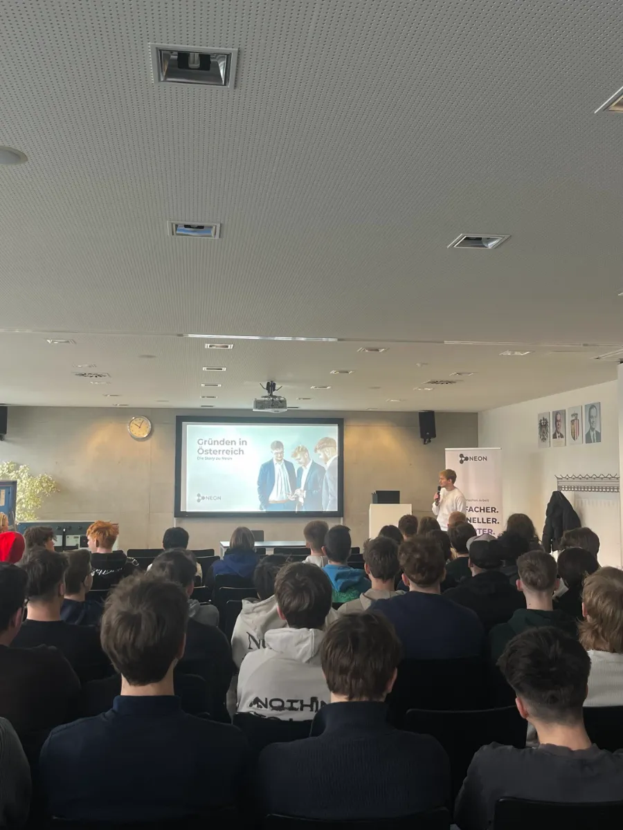 Vortrag von Neon an der HTBLA Grieskirchen